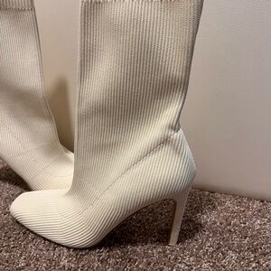 Cuccoo White Ribbed Knit Sock Booties